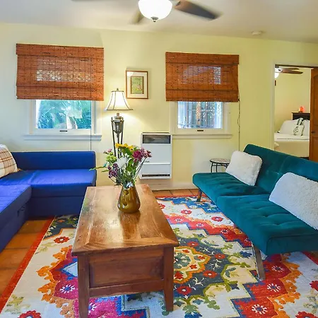 Venice Beach Garden Retreat - Yard, Cabana, Parking, 50 Feet To Beach